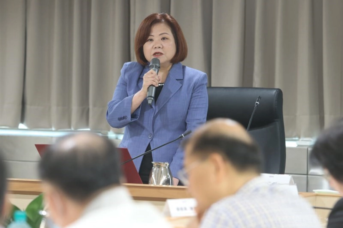 Bộ trưởng Bộ Lao động Hsu Ming-chun phát biểu tại cuộc họp của Ủy ban Đánh giá Mức lương Tối thiểu ở Đài Bắc 