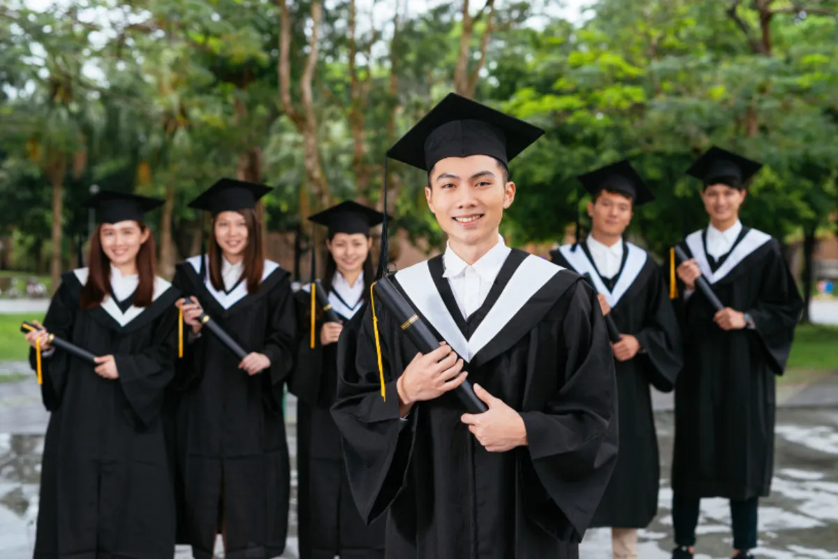 ệ đào tạo chính quy tại Đài Loan hỗ trợ sinh viên quốc tế thông qua chính sách học bổng rộng rãi, giúp giảm áp lực về tài chính và tạo điều kiện cho sự đa dạng trong cộng đồng học thuật
