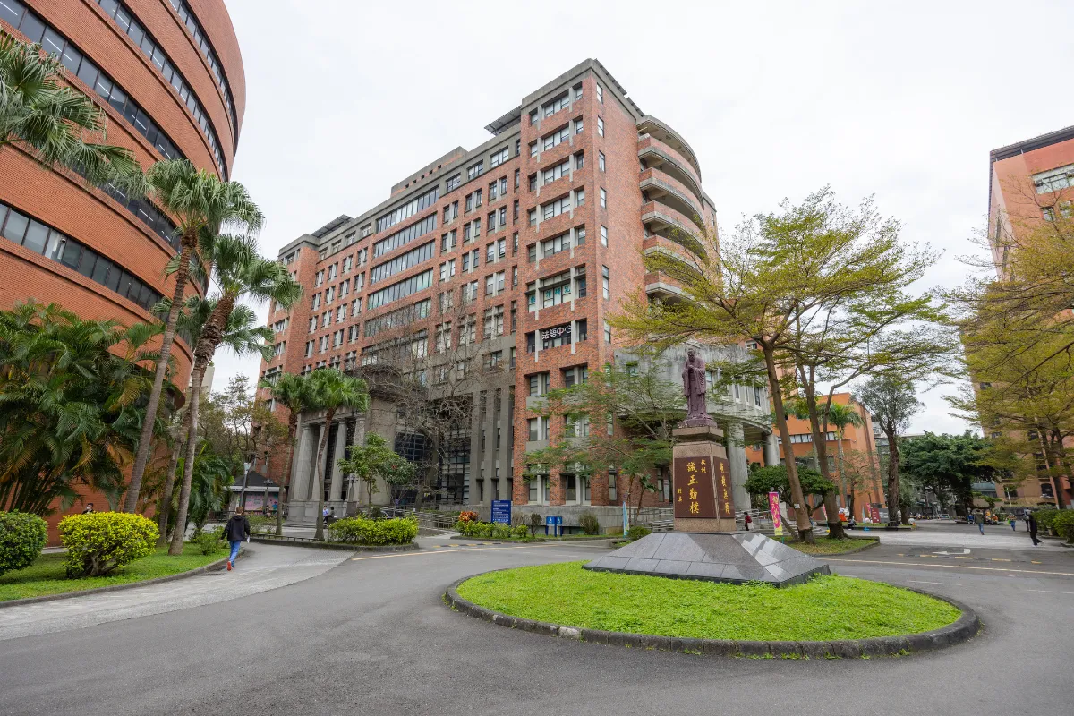 Đại học Quốc gia Đài Loan (National Taiwan University - NTU) là một ngôi trường đại học uy tín, đặt trụ sở tại thành phố Đài Bắc, Đài Loan.