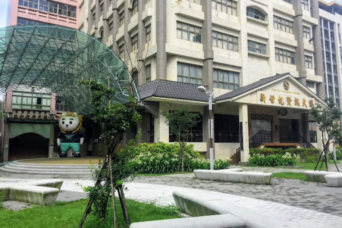Khám phá kiến thức, trải nghiệm văn hóa - Hệ 1+4 tại Đại học Vạn Năng. Khám phá kiến thức, trải nghiệm văn hóa - Hệ 1+4 tại Đại học Vạn Năng.