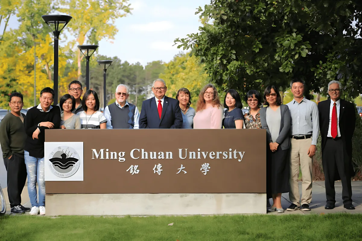 Tìm hiểu ngay về hệ 1+4 trường Đại học Minh Truyền 2024