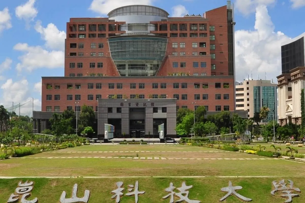 Đại học Côn Sơn hệ 1+4