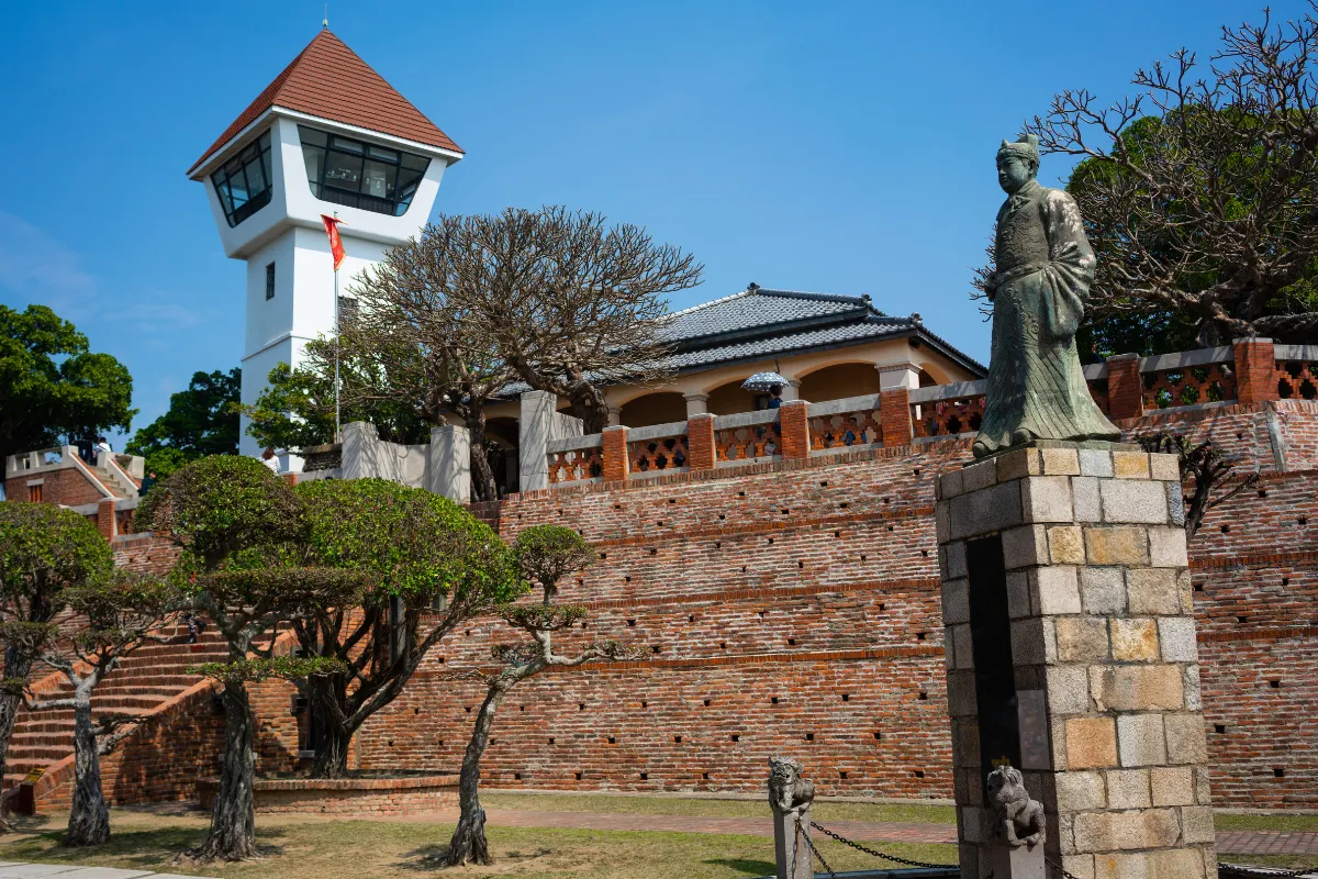 Pháo đài An Bình (Fort Zeelandia): Đây là một trong những di tích nổi tiếng nhất của Đài Nam