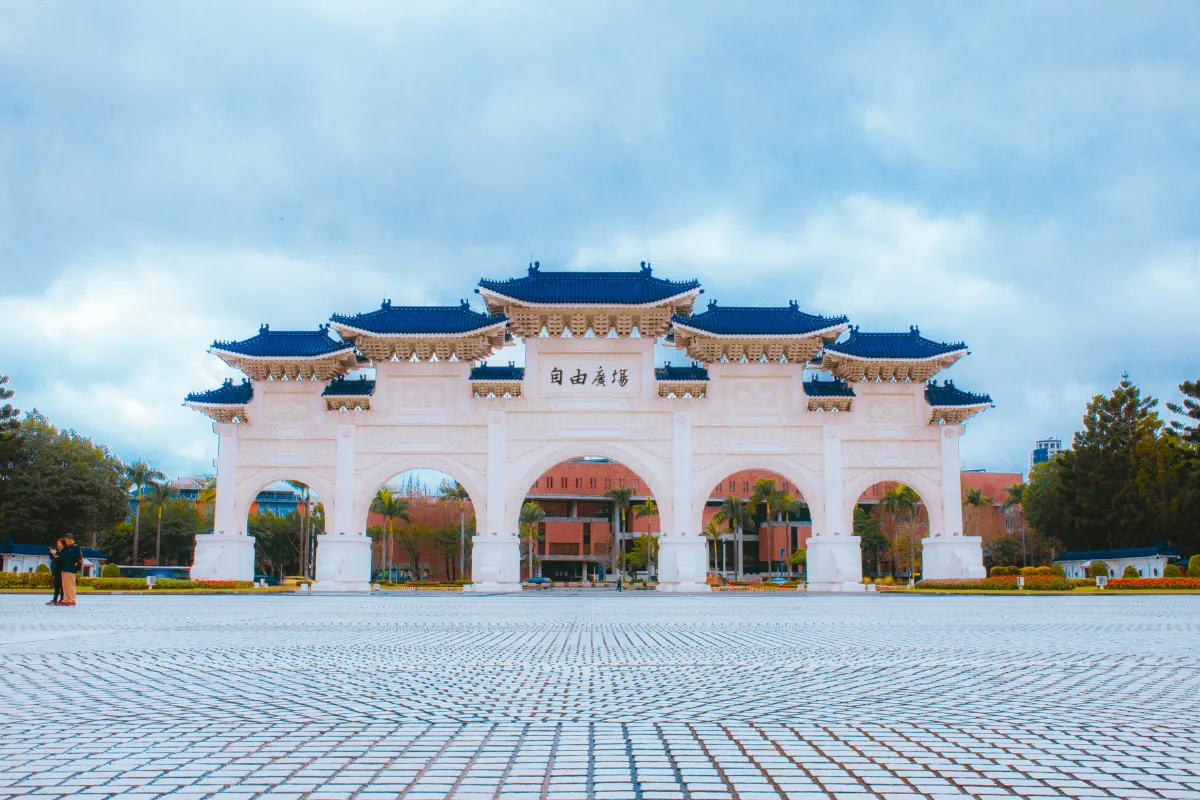 Sự nguy nga tráng lệ của khu tưởng niệm.
