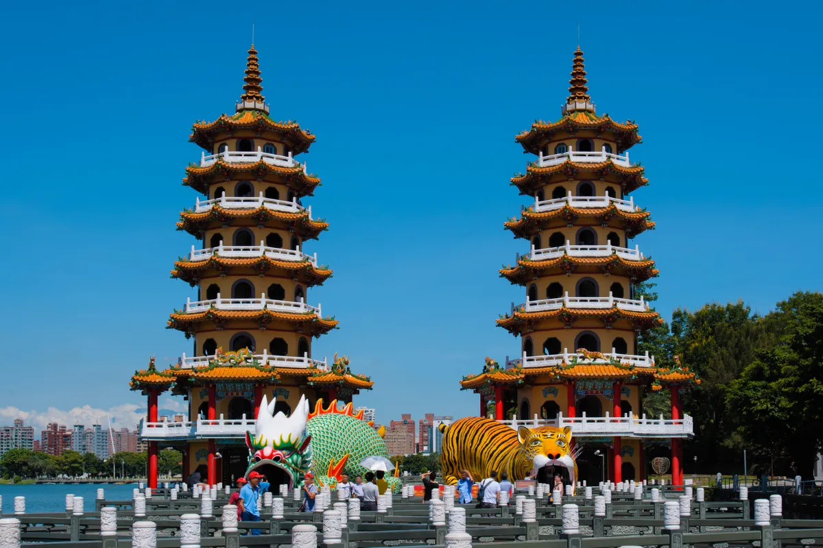 Hồ Liên Trì - Tháp Long Hổ