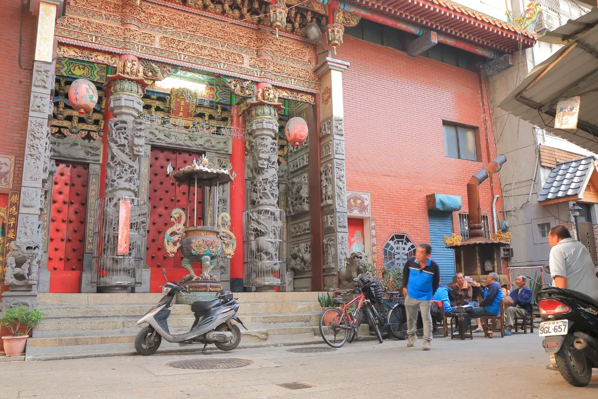 Ngày 3: Phố Thần Nông - Chùa Sihcao Dajhong - Vườn quốc gia Đài Giang - núi muối Qigu
