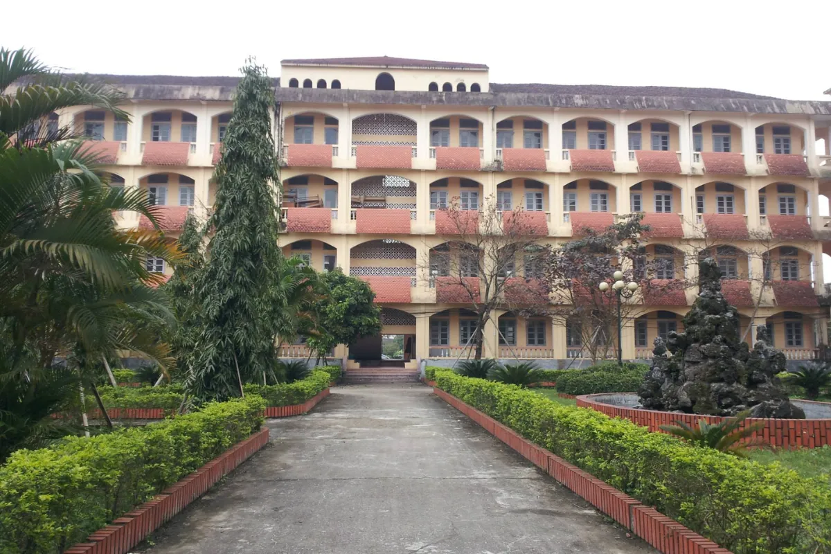 Trường Đại học Hà Tĩnh (cơ sở Cẩm Vịnh)