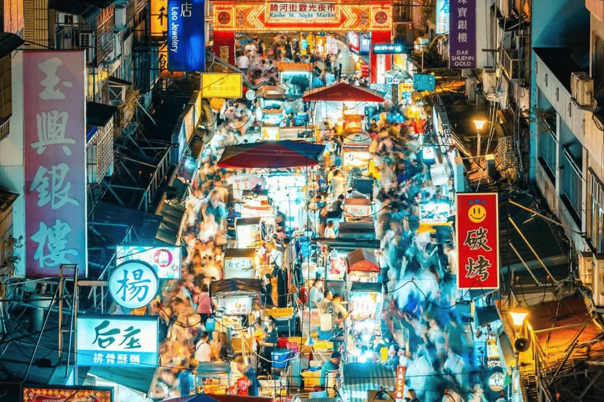 Chợ đêm phố Nhiêu Hà: Khám phá không gian mua sắm, vui chơi độc đáo