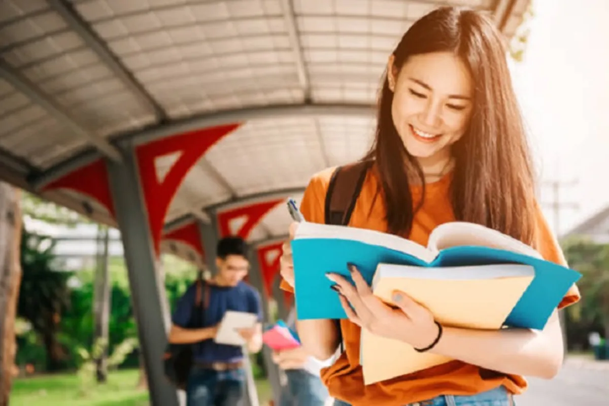 Chi phí và học bổng
