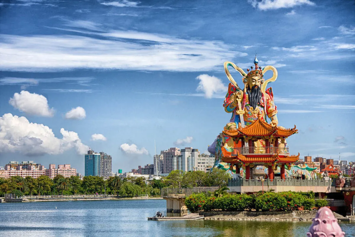 Khám phá vẻ đẹp kiến trúc độc đáo của Xuân Thu Các tại thành phố Cao Hùng