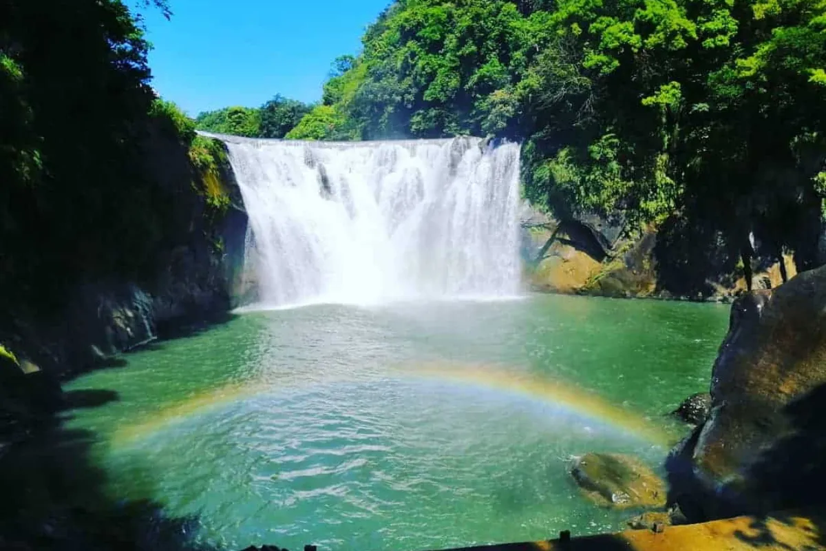 Choáng ngợp với vẻ đẹp hùng vĩ của Thác nước Thập Phần tại Tân Đài Bắc