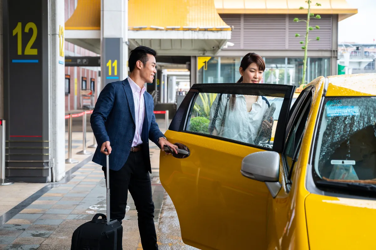 Di chuyển về trường, khách sạn sau khi nhập cảnh Đài Loan
