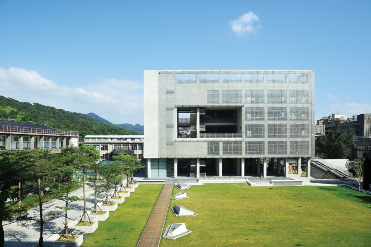 Giới thiệu trường Đại học Thực Tiễn