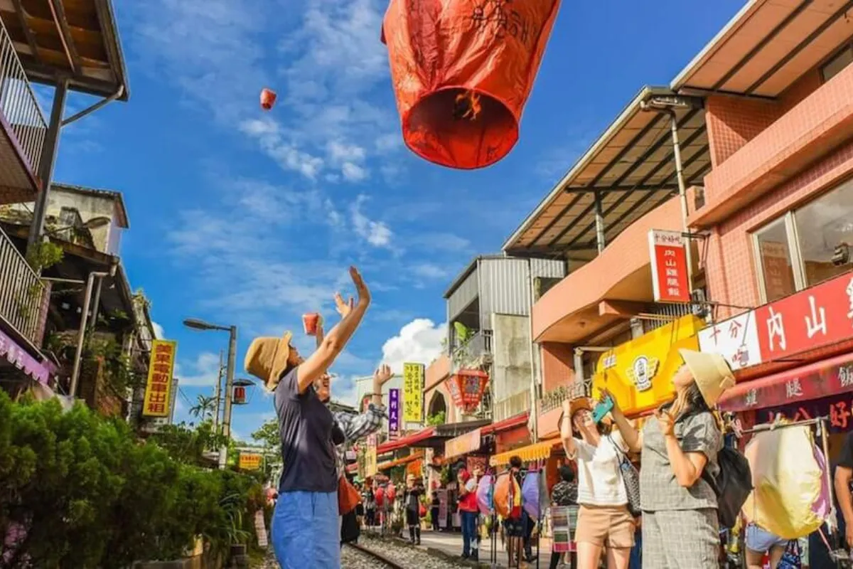 Phố cổ Thập Phần (Shifen) là một trong những điểm du lịch nổi tiếng nhất tại Đài Loan