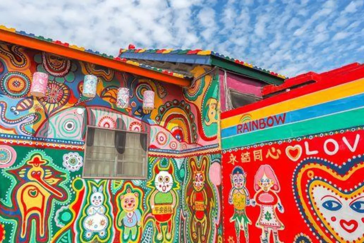 Rainbow Village – Làng Cầu Vồng_ Thiên đường sắc màu nổi bật giữa lòng Đài Trung