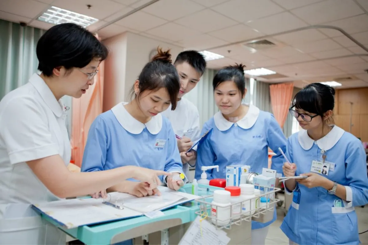 Thông tin tuyển sinh Học viện Quản lý và Sức khỏe Kinh Quốc kỳ xuân tháng 02/2025