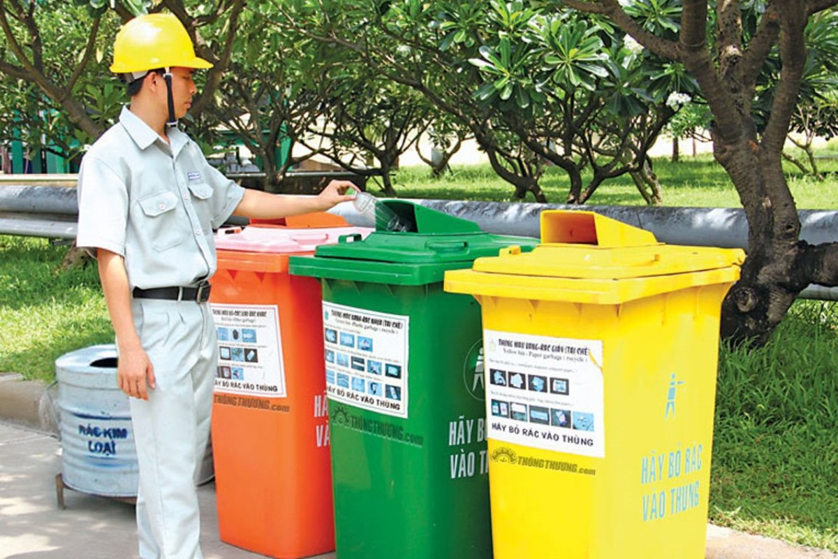 Tự phân loại rác và đi bỏ rác