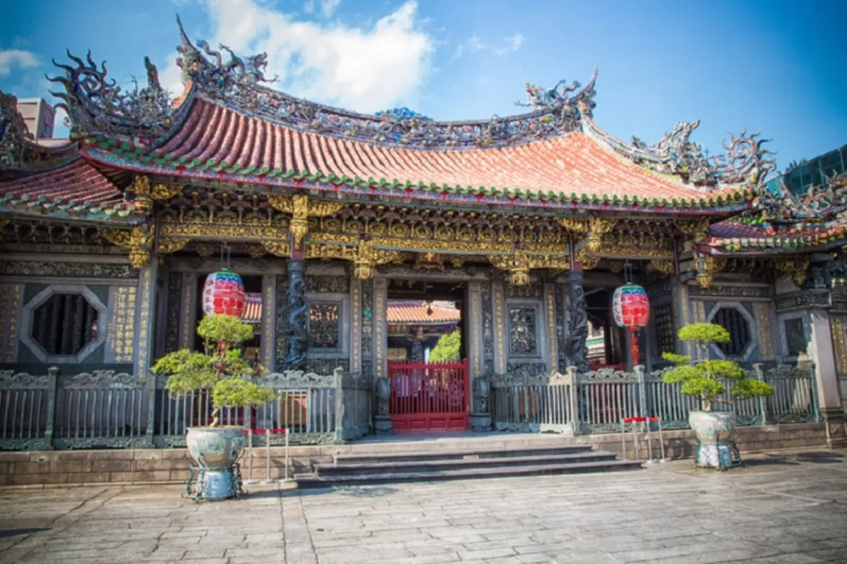 Chùa Long Sơn – ngôi chùa linh thiêng cổ kính tại Đài Loan