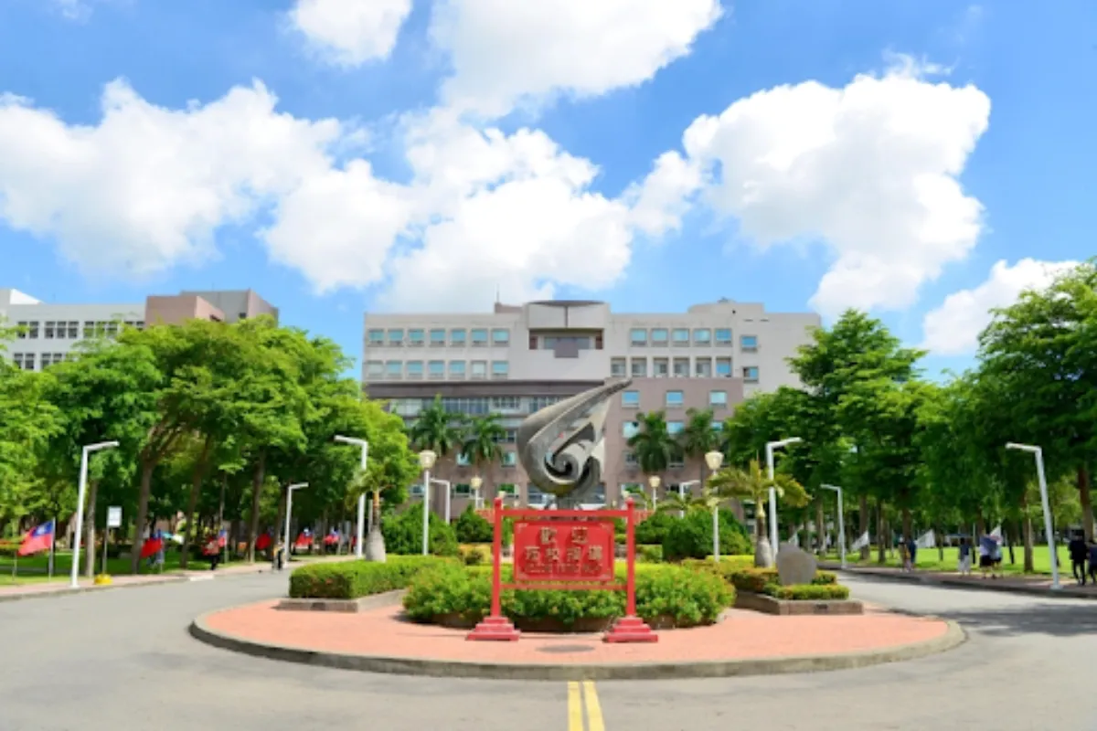 Hệ 1+4 Đại học Dịch vụ & Lữ hành Quốc lập Cao Hùng tuyển sinh kỳ thu 2025