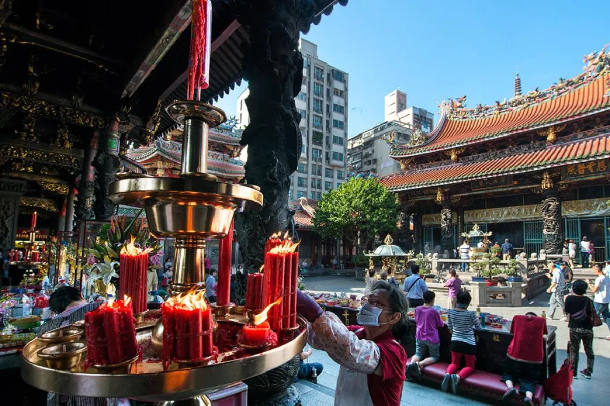 Những hoạt động tham quan, du lịch gần chùa Long Sơn