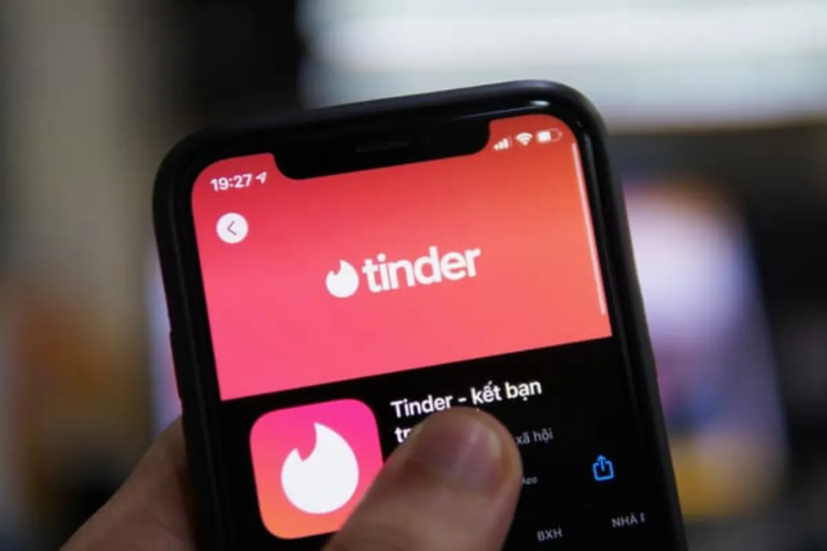 TOP 1: TINDER
