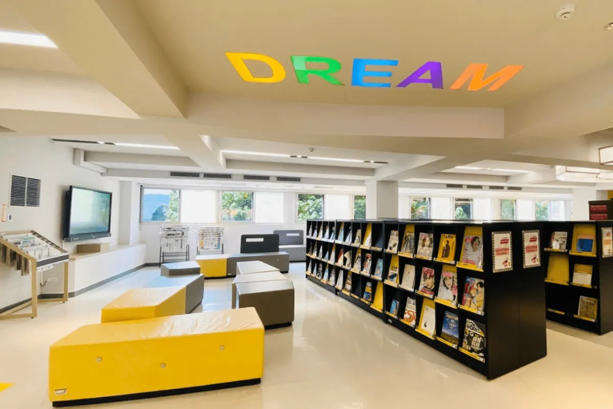 Công nghệ hiện đại trong Thư viện Đại học Long Hoa