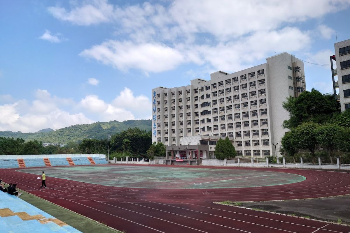 Cơ sở vật chất và dịch vụ hỗ trợ sinh viên Đại học KHKT Đông Nam