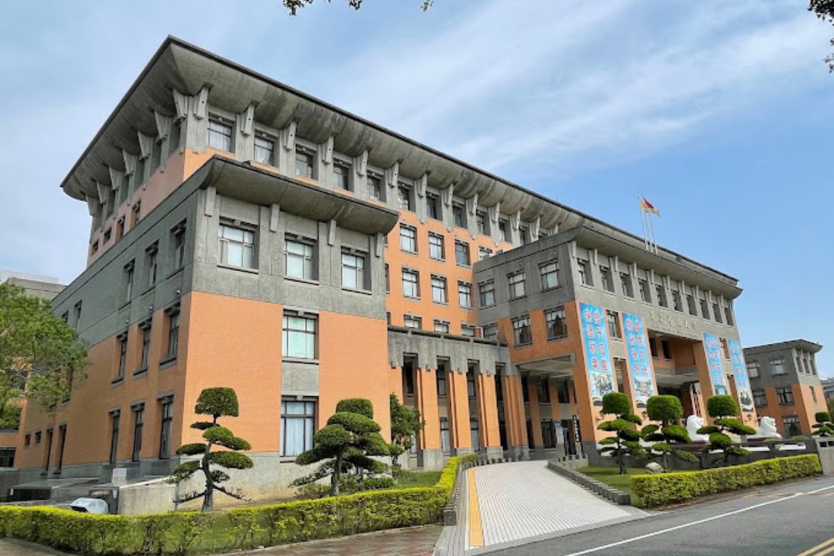 Chi phí học tập và hỗ trợ tài chính
