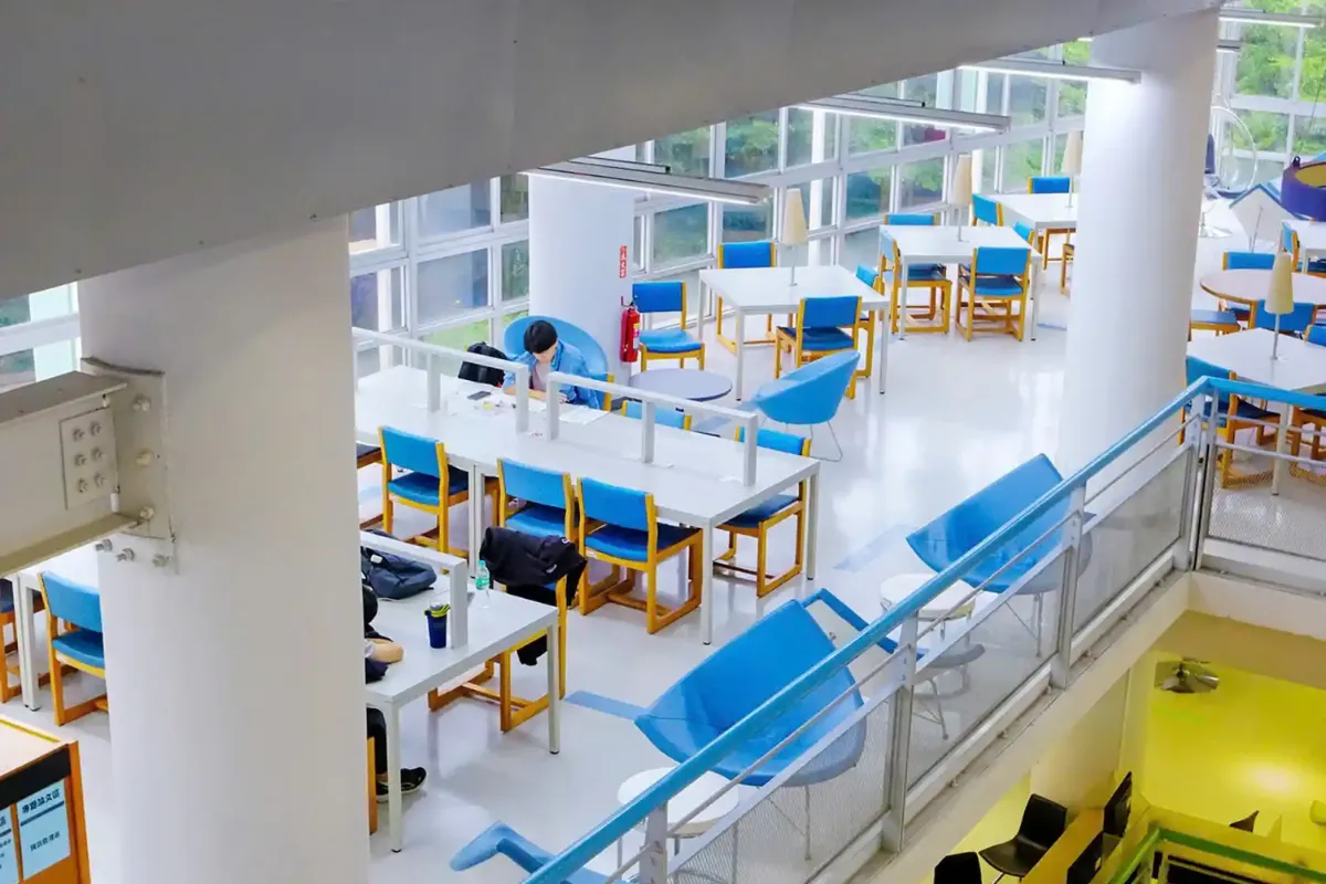 Vai trò của Thư viện Đại học Long Hoa trong việc hỗ trợ sinh viên